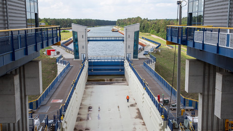 Canal bridge of the new Niederfinow ship lift with closed lifting gate